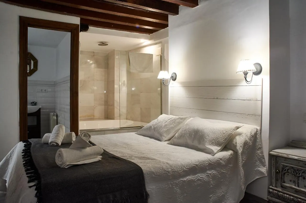 Zahira Suites III contacts